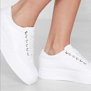 NWT white platform sneaker